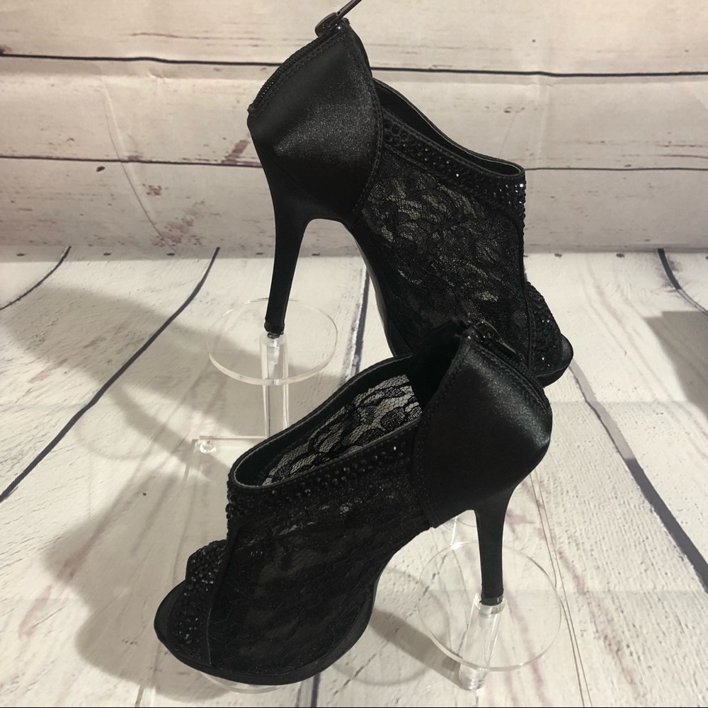 Women’s lace De Blossom heels , black , pre-owned
